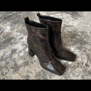 Boots brand new Snake skin